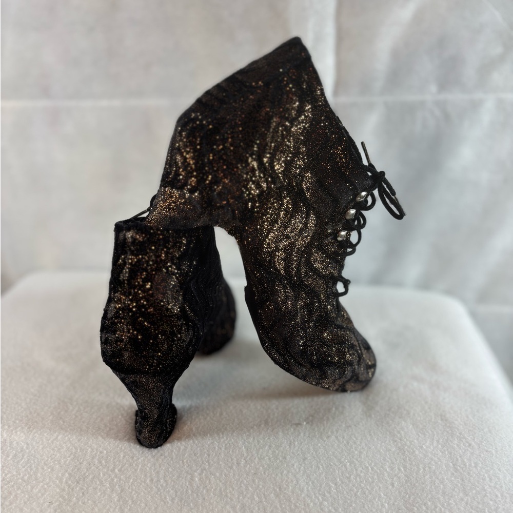 4 items with a ⭐️ For 20$ No Brand Velvet Black & Copper Shoes Size 8,5 Used - Picture 5 of 8
